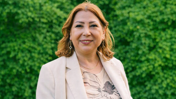 Portraitfoto von Laila Ashabi