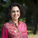 Sommerliches Portraitfoto von Zerife Yatkin